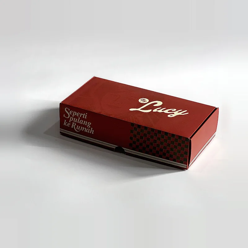 Dus makanan merah Ny. Lucy